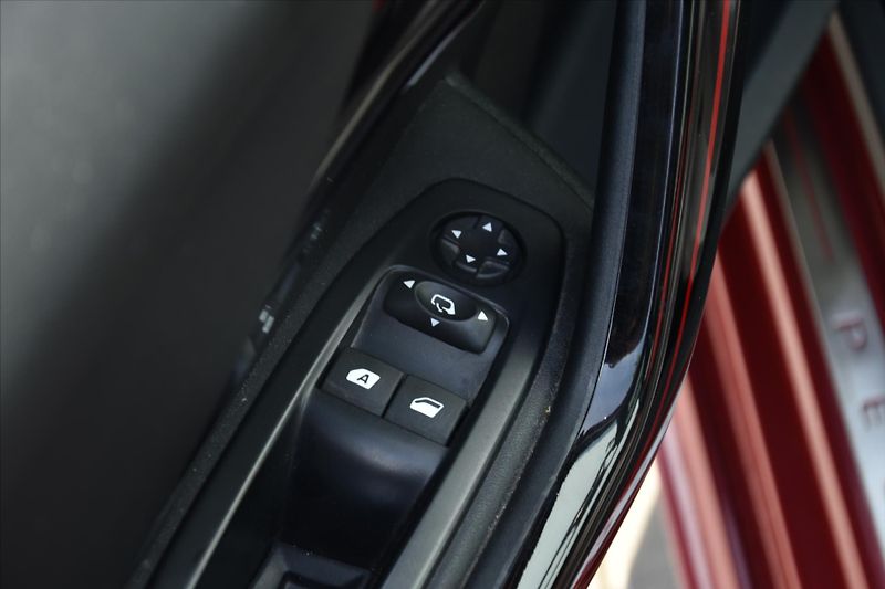 Peugeot 208 GTI 1.6 Ti 153kW PANORAMA ČR - fotka 21 z 22