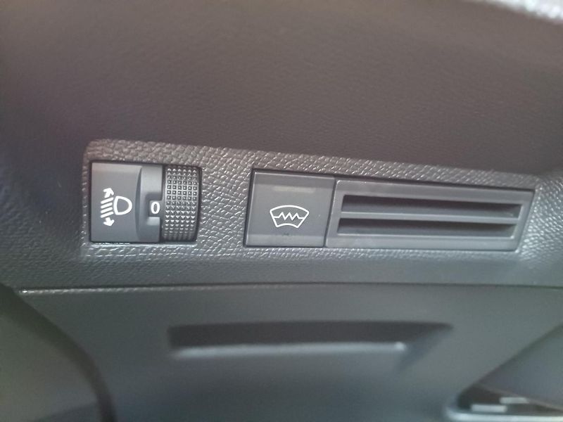 Peugeot 5008 (2026) BUSINESS Hybrid 145 e-DCS6 - fotka 29 z 29