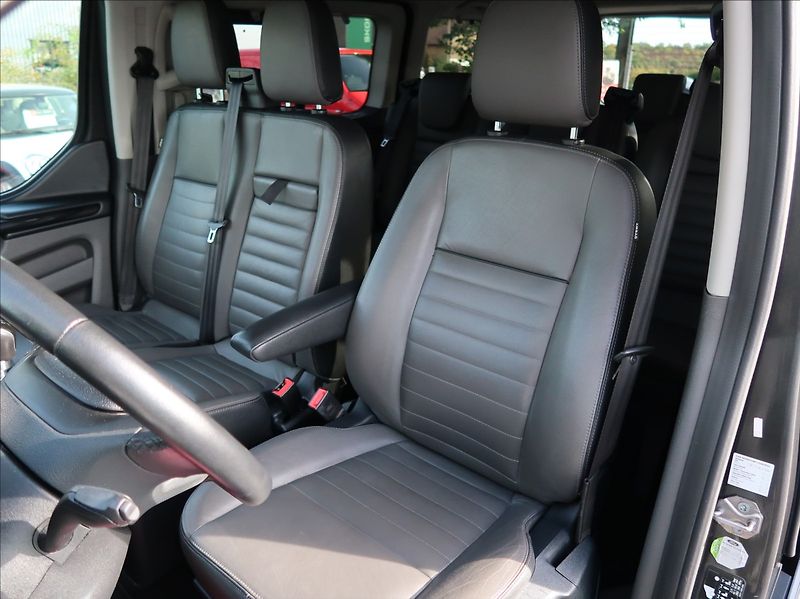 Ford Tourneo Custom 2,0 EcoBlue,96kW,9míst,navi - fotka 10 z 28