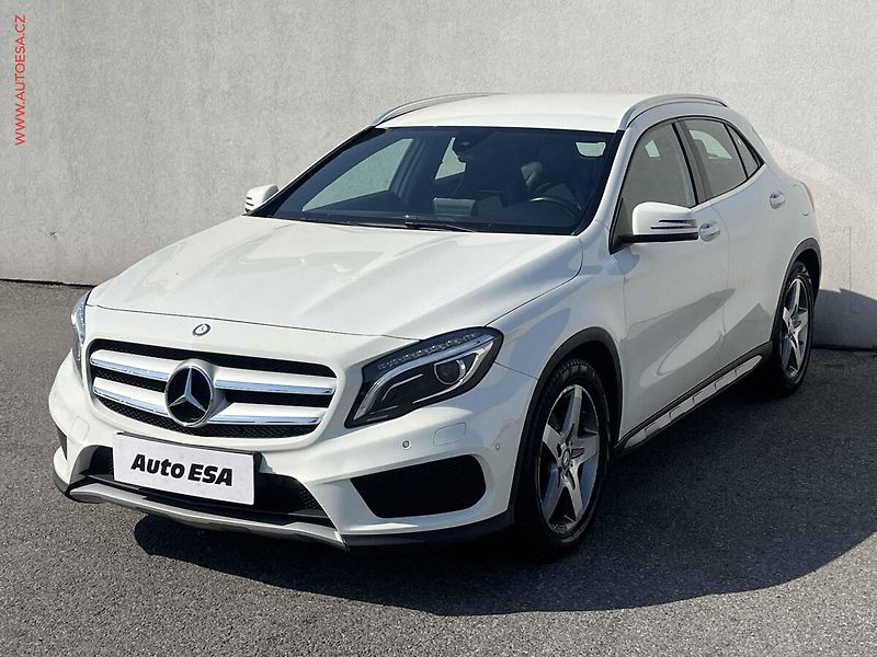 Mercedes-Benz GLA (2017) 2.2CDi 4Mat, AT, navi, bixen - fotka 3 z 15