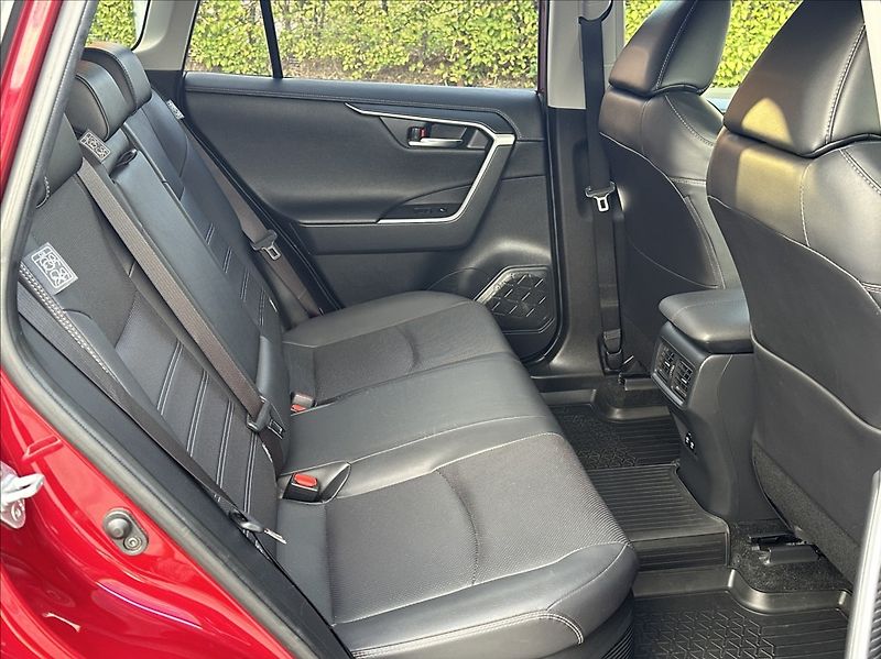 Toyota RAV4 2,5 HSD 222PS  Executive 4x4 A - fotka 19 z 56