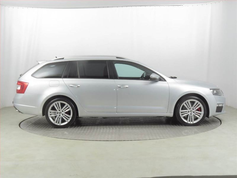Škoda Octavia (2014) RS 2.0 TDI, Automat, Navi - fotka 6 z 17