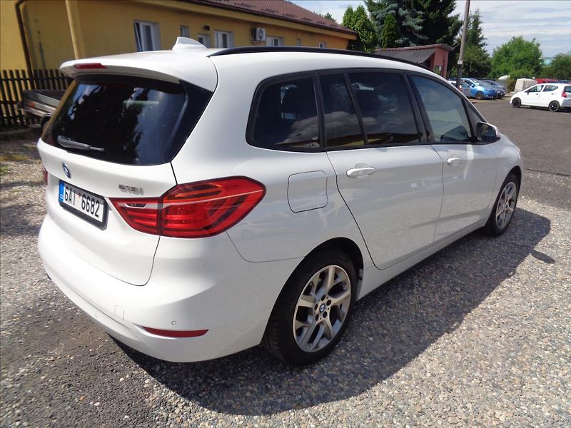 BMW Řada 2 1,5 - fotka 5 z 21