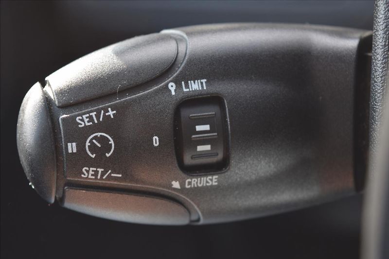Peugeot 208 1,4 HDi 50KW NÍZKÉ KM KLIMA - fotka 36 z 50