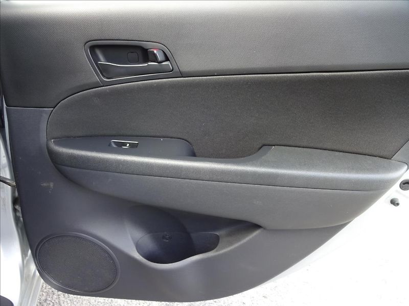 Hyundai i30 1,4i 16V 80kW LPG COMBI - fotka 25 z 46