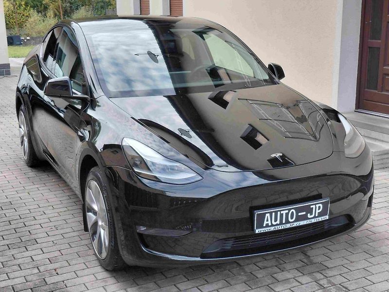 Tesla Model Y (2024) AWD Long Range  - fotka 2 z 11