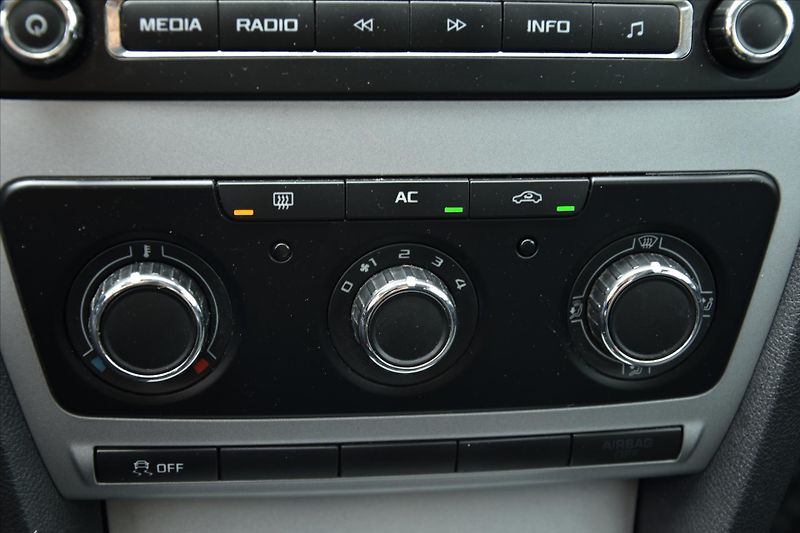 Škoda Octavia 1.6 TDI  77kW KLIMA SERVIS.KN. - fotka 16 z 19
