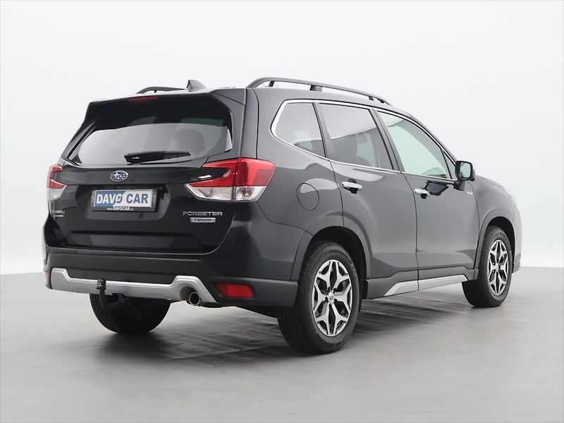 Subaru Forester 2,0 e-Boxer 110kW Comfort CZ - fotka 7 z 38