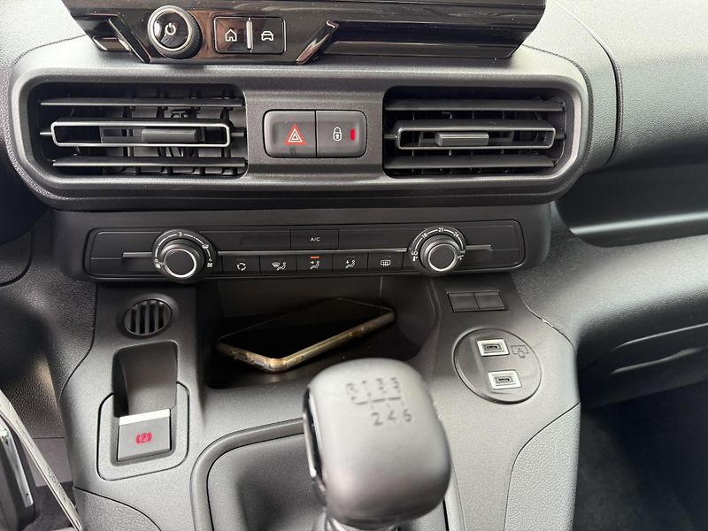 Citroën Berlingo (2026)  PLUS Diesel 100k Manual  - fotka 9 z 11