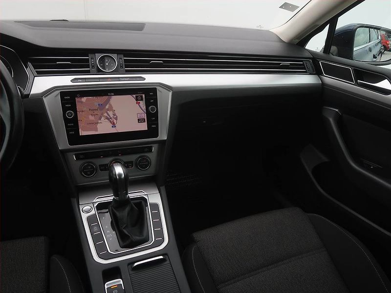 Volkswagen Passat (2017) 1.6 TDI, Automat, Navi - fotka 8 z 18