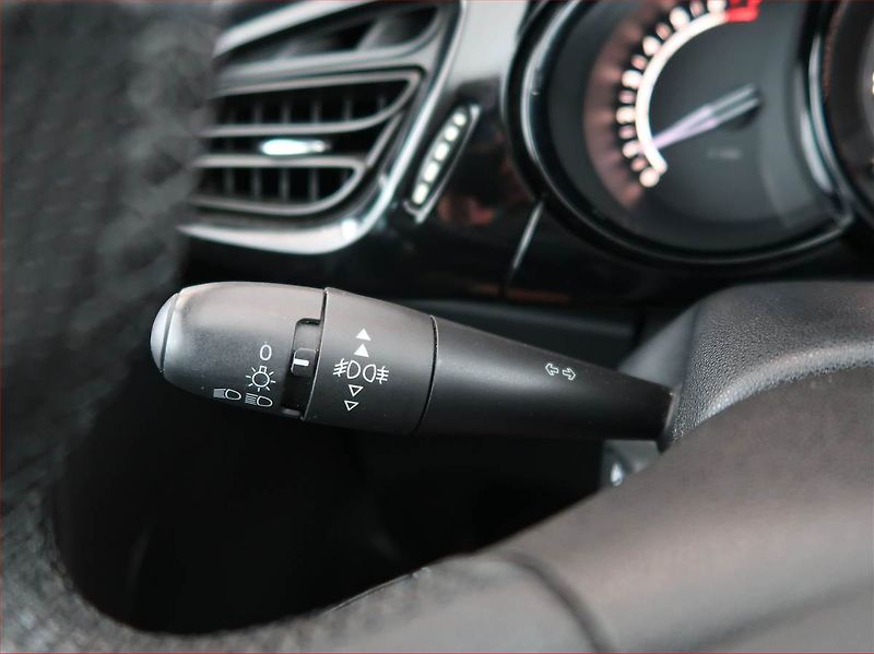Citroën C3 (2016) Exclusive 1.2 VTi, Tempomat - fotka 17 z 18