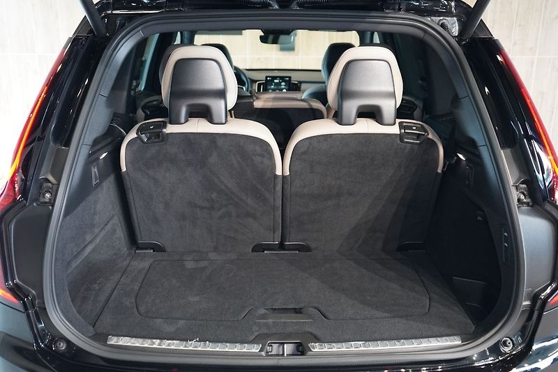 Volvo XC90 B5 AWD PLUS Dark, Vzduch, 360° - fotka 14 z 47