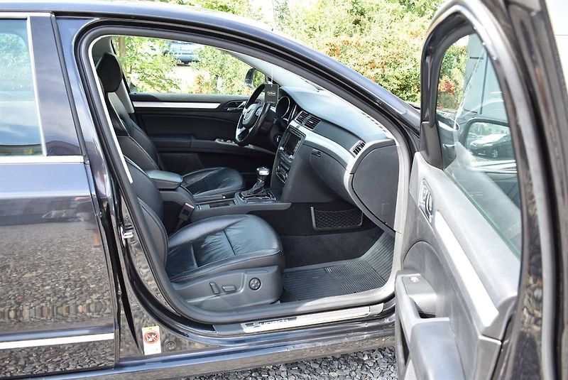 Škoda Superb 2,0 TDI SERVIS STK NOVÉ DSG! - fotka 13 z 17