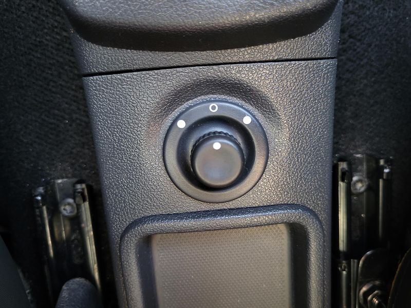 Dacia Logan MCV 1.6 i 16V ARCTICA 7-míst - fotka 18 z 48