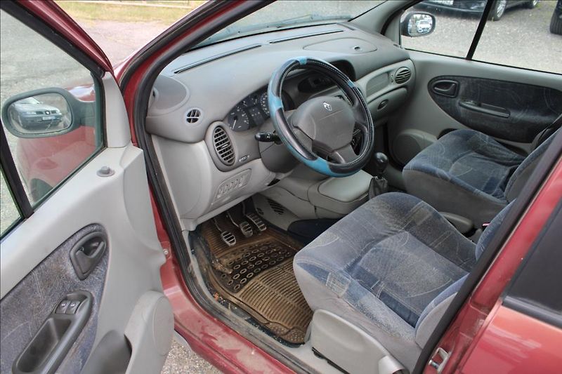 Renault Scénic 1,9 DCi  STK 8/2028, TAŽNÉ - fotka 9 z 22