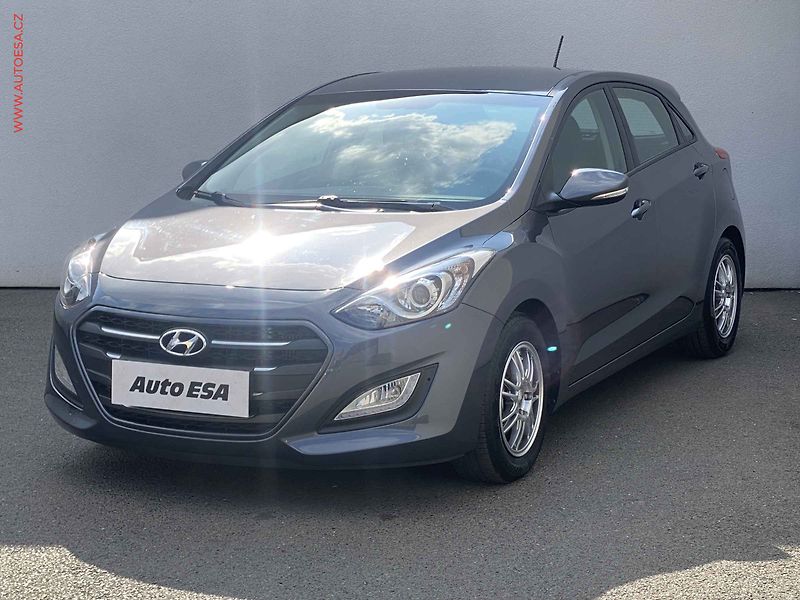 Hyundai i30 (2015) 1.6 CRDi, Trend, navi, kamera - fotka 3 z 19
