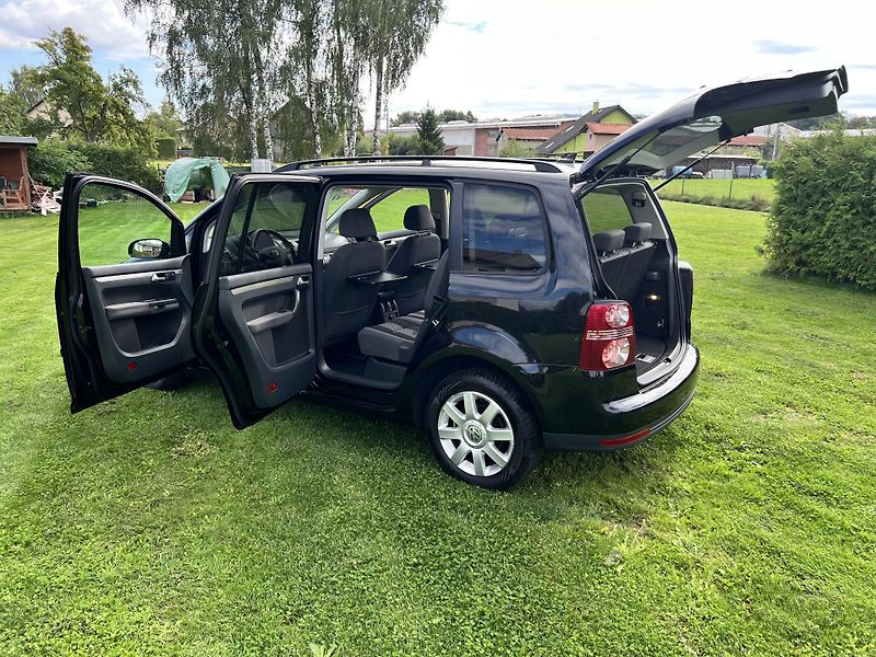 Volkswagen Touran 1.6 MPI 75KW,7MÍST,DIGI,NAVI - fotka 30 z 46
