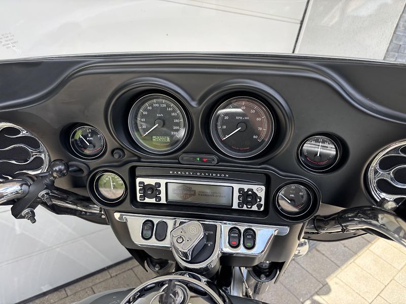 Harley-Davidson FLHTC Electra Glide Classic (2011) TC 103, 62kW, ČR, 1 majitel - fotka 6 z 10