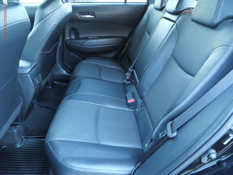 Toyota Corolla Cross (2022) 2.0 Hybrid, Premiere - fotka 10 z 26