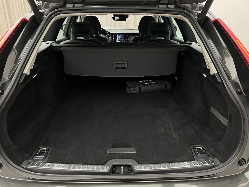 Volvo V90 CC D5 AWD AUT CZ - fotka 5 z 33