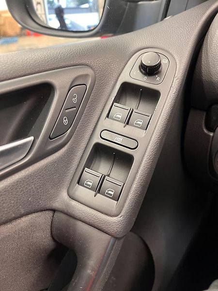 Volkswagen Golf VI 2.0TDi 81kW - fotka 9 z 11