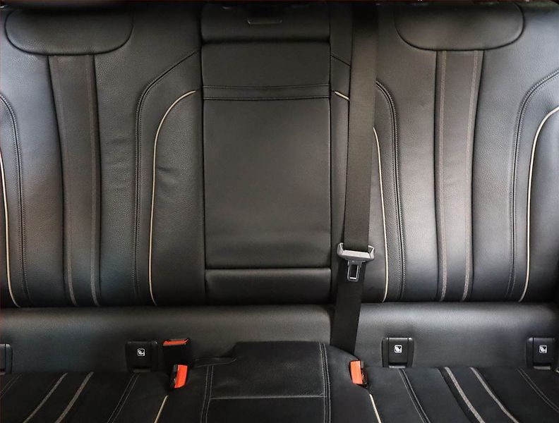 BMW Řada 5 (2019) Luxury Line 530d xDrive, 4X4 - fotka 10 z 25