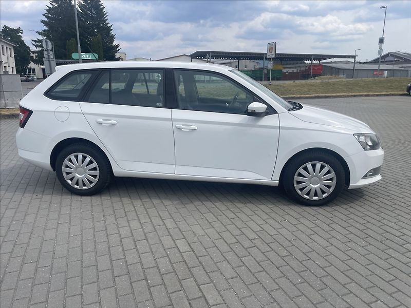Škoda Fabia 1,4 TDi 66kw Klima FrontAssist - fotka 31 z 32