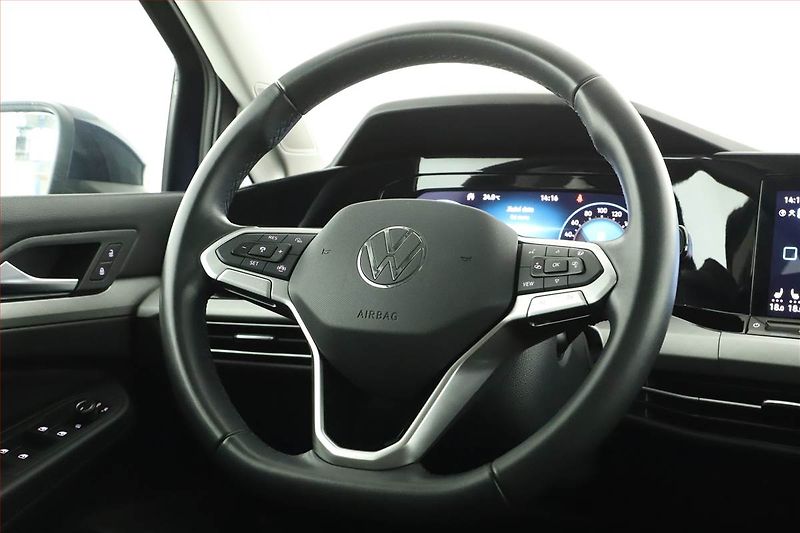 Volkswagen Golf (2023) Life 1.5 eTSI - fotka 8 z 15