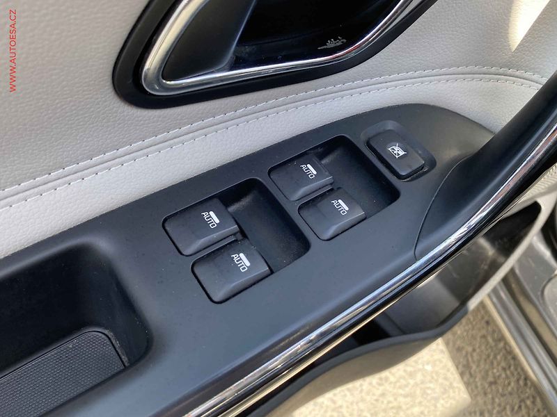 Kia Ceed (2015) 1.6 GDi, Exclusive, navi, - fotka 13 z 19