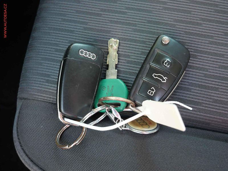 Audi A4 (2007) 2.0TDi Avant, ČR, AC, xenon - fotka 18 z 18