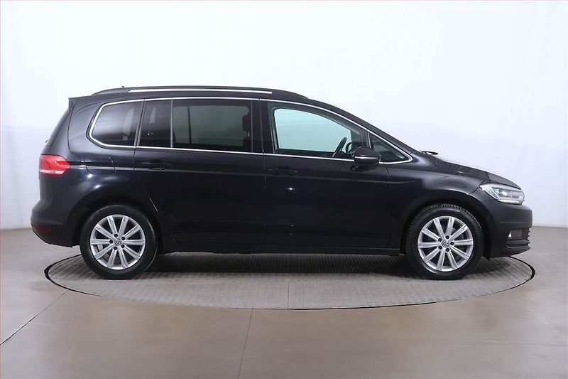 Volkswagen Touran (2019) 2.0 TDI, Automat, Navi - fotka 6 z 22