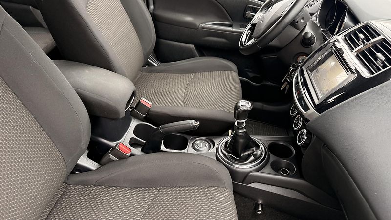 Mitsubishi ASX (2016) 1.6Di-D, ČR,4X4 - fotka 53 z 56
