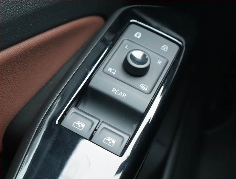 Volkswagen ID.4 (2020) Pro Perf. (82 kWh), SoH 79% - fotka 17 z 21