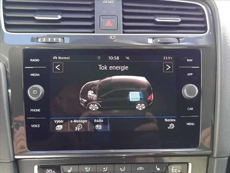 Volkswagen e-Golf 0,0 100kW,tep.čerpadlo,Navi,LE - fotka 21 z 35