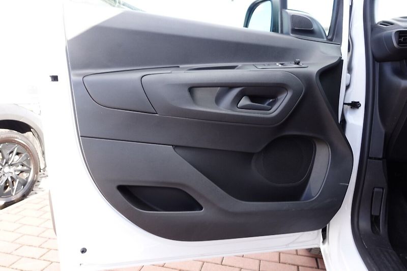 Toyota ProAce City 1,5D-4D 75kW L2 M/T 4D - Panel - fotka 8 z 21