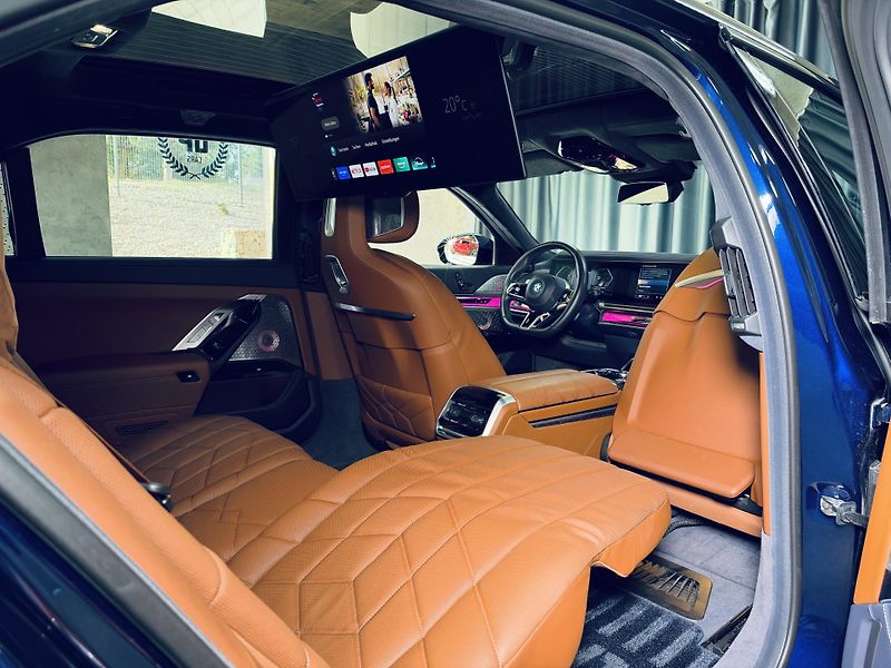BMW Řada 7 (2023) 750e*ZÁRUKA*TV*MAX.VÝBAVA - fotka 40 z 46