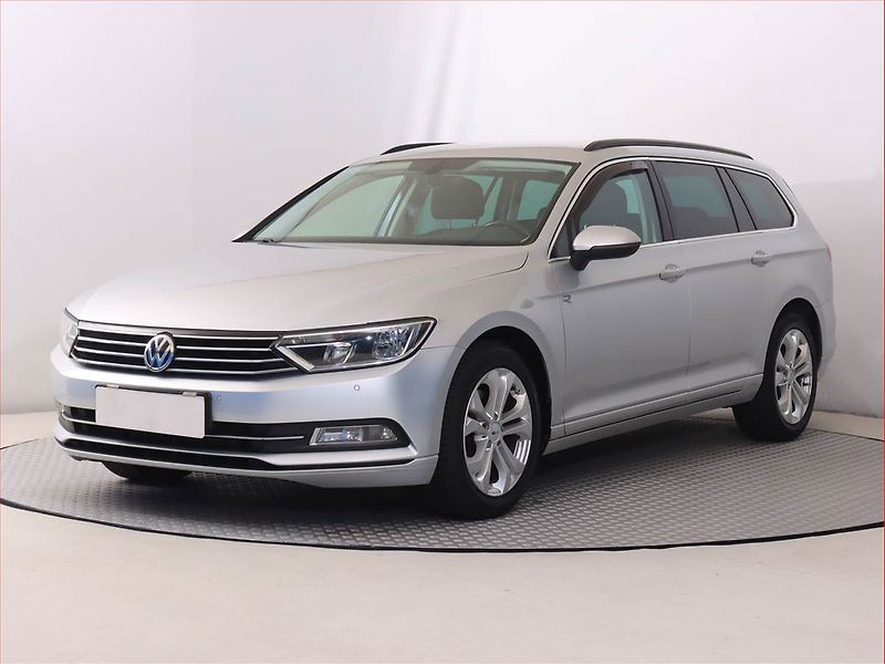 Volkswagen Passat (2017) Comfortline 2.0 TDI, Automat - fotka 2 z 20