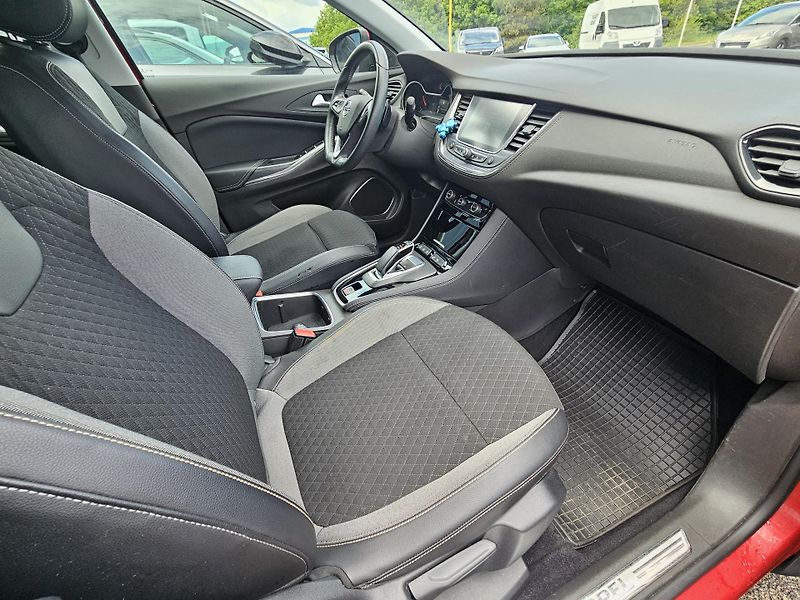 Opel Grandland X (2020) Plug-In Hybrid 200 4x4 EAT8 - fotka 12 z 31