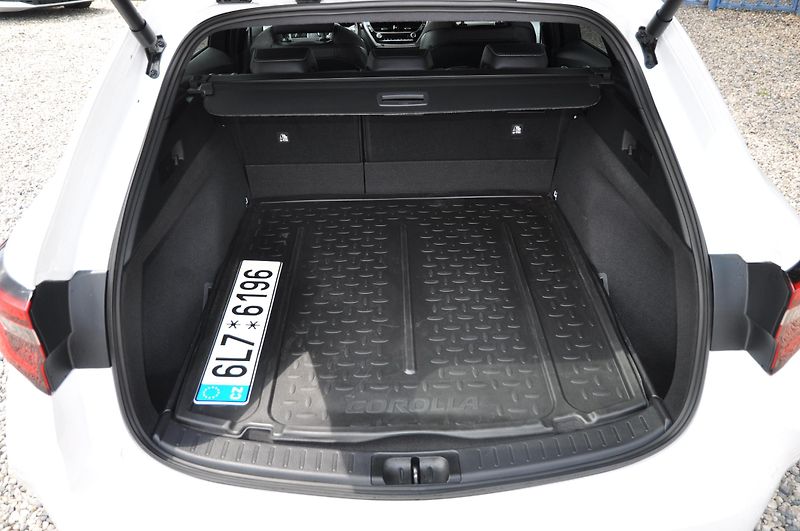 Toyota Corolla 1.8 Hybrid KOMBI - fotka 8 z 21