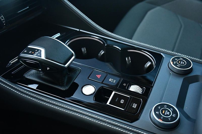 Volkswagen Touareg 3.0TDI 2.SADA KOL ČR - fotka 32 z 54