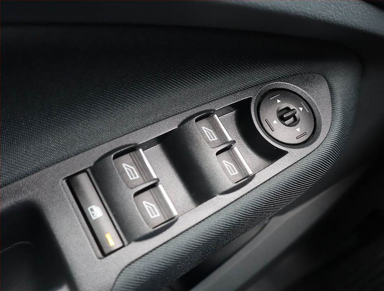 Ford C-MAX (2015) 1.0 EcoBoost, Serv.kniha - fotka 19 z 21