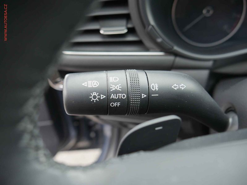 Mazda 3 (2020) 2.0i, 1.maj,ČR, AT, navi - fotka 16 z 21