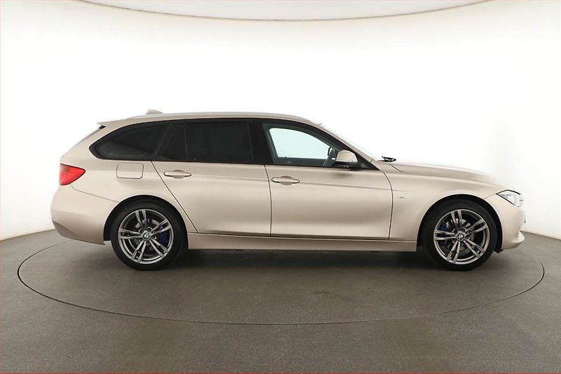 BMW Řada 3 (2014) 320 d xDrive, 4X4, Automat - fotka 6 z 20