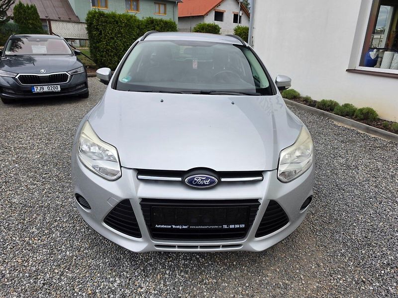 Ford Focus (2012) 1.6 16V Serviska,Tažné - fotka 8 z 20
