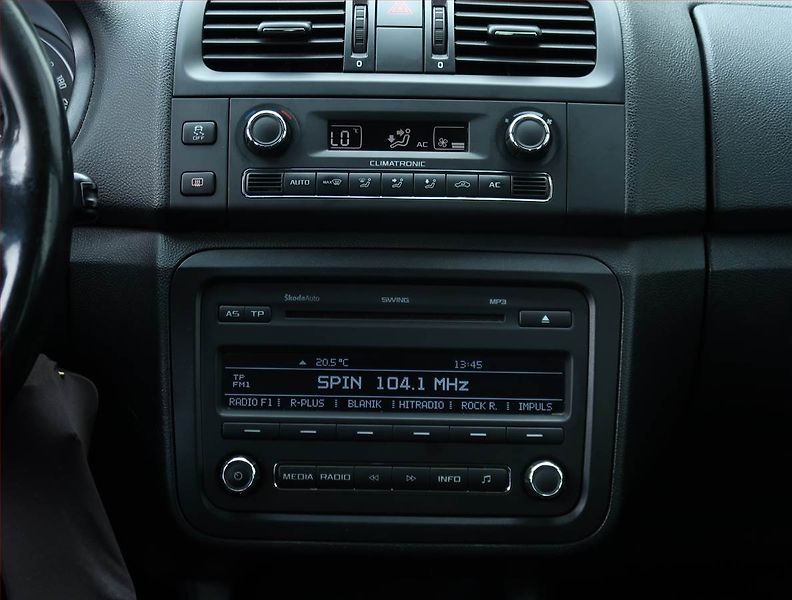 Škoda Roomster (2011) 1.6 TDI, po STK, jezdí dobře - fotka 12 z 17