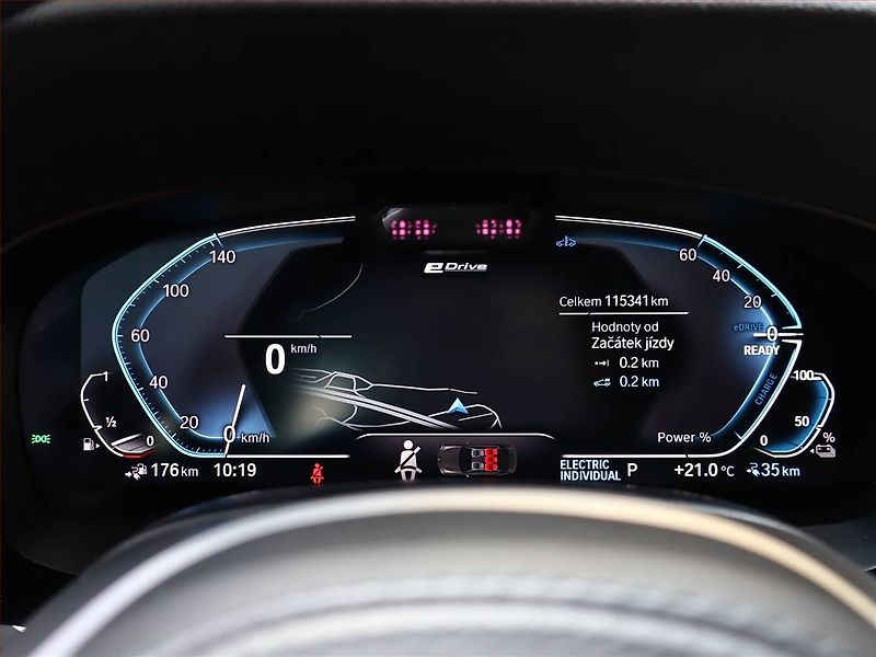 BMW Řada 5 (2022) M Sport 530e - fotka 9 z 28