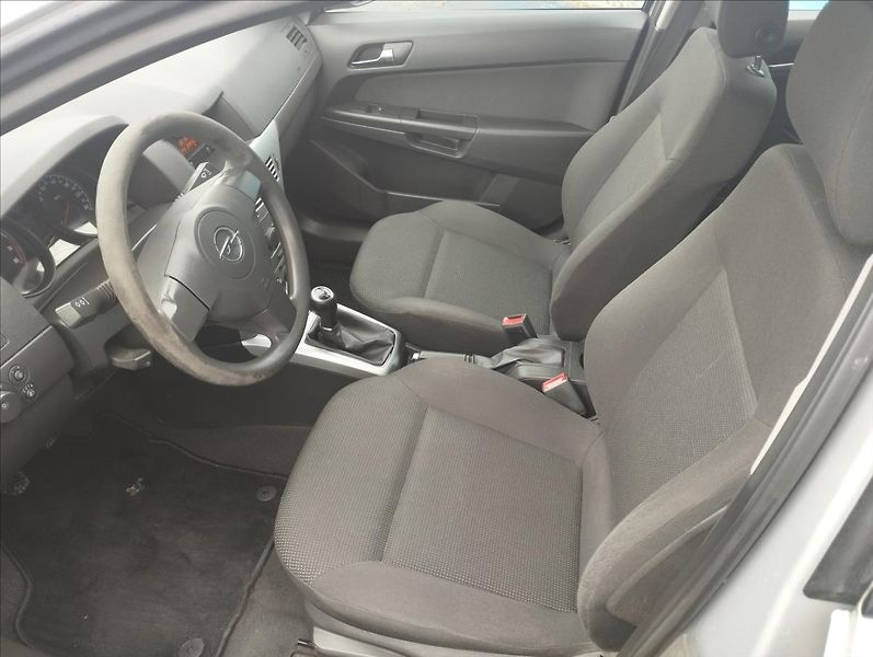 Opel Astra 1,4 66KW - fotka 7 z 13