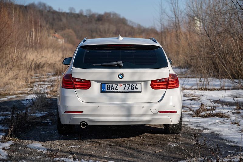 BMW Řada 3 (2014) 320d Touring F31 xDrive AT - fotka 10 z 28