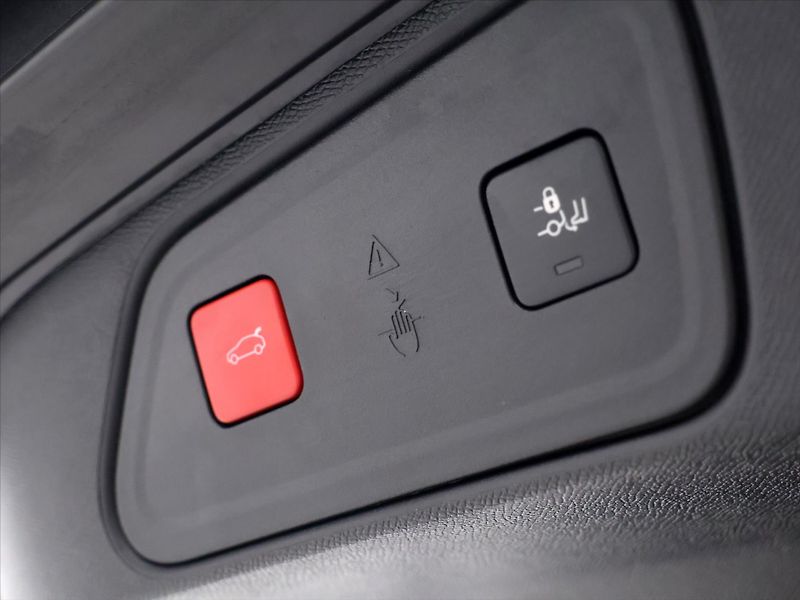 Peugeot 3008 1,5 HDI 96kW GT Aut. CZ - fotka 11 z 36