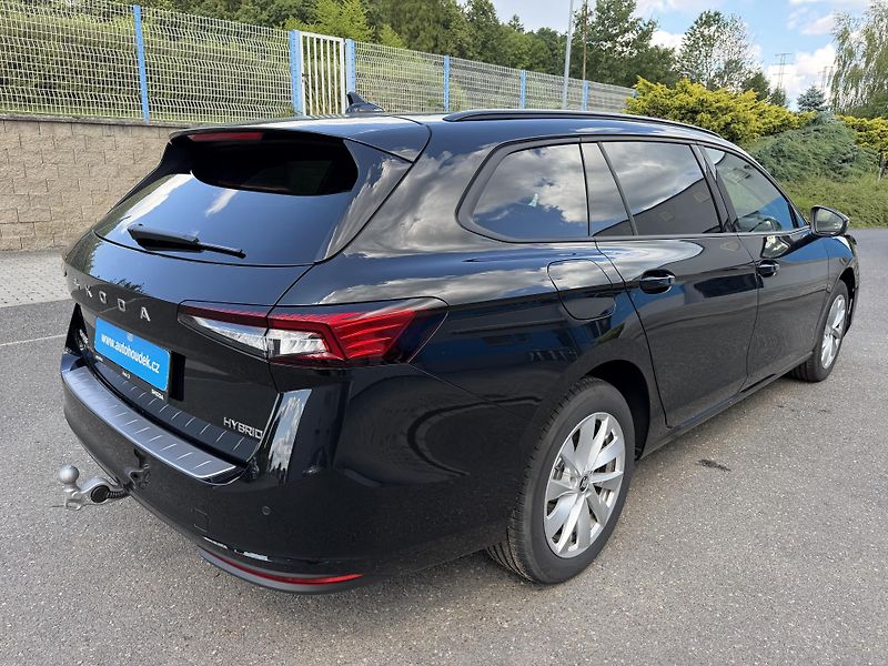 Škoda Superb Kombi 1,5i hybrid auto. závěs - fotka 3 z 19